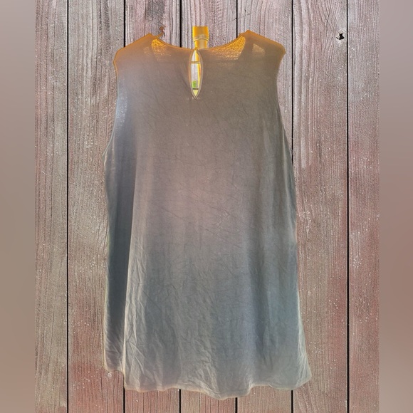 Vince Camuto, Dress colors are Black, White, & Beige Striped, Sleeveless. Xlg - Picture 3 of 3